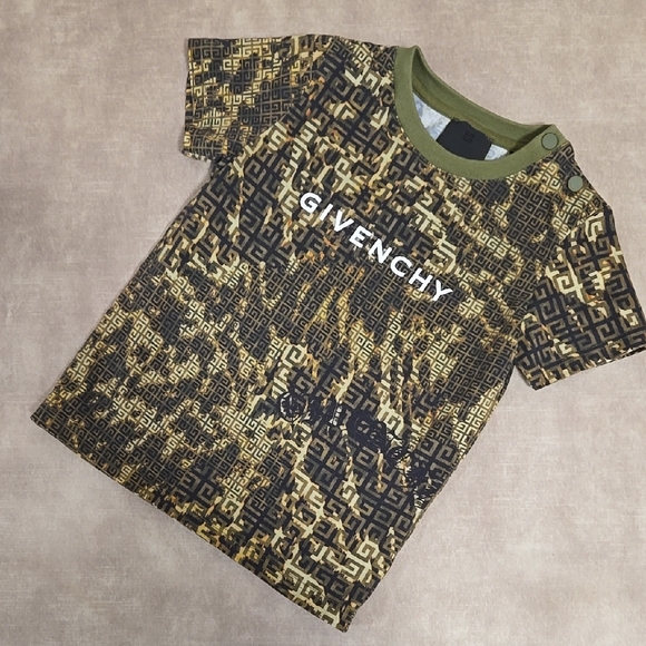 Givenchy Kids Camouflage T-Shirt size 2